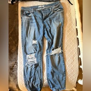 Levi distressed boyfriend jeans
